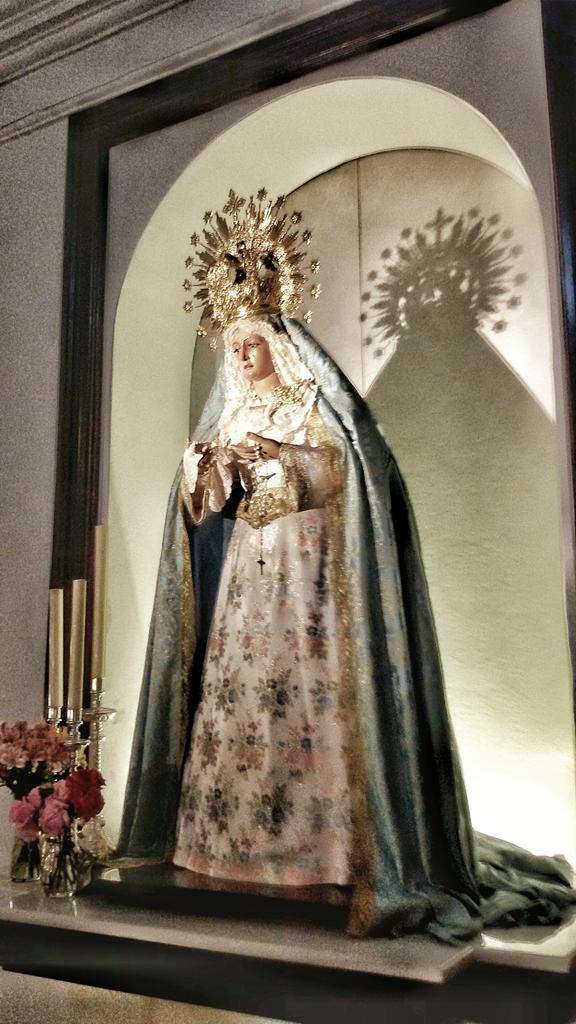 HUMILDADDELEBRI's tweet photo. Hoy a partir de las 21:00h y durante todo el Mes de Mayo, en ntra. Capilla, Mes de María en Honor a la Stma. Virgen. http://t.co/s4zflmZUZ3