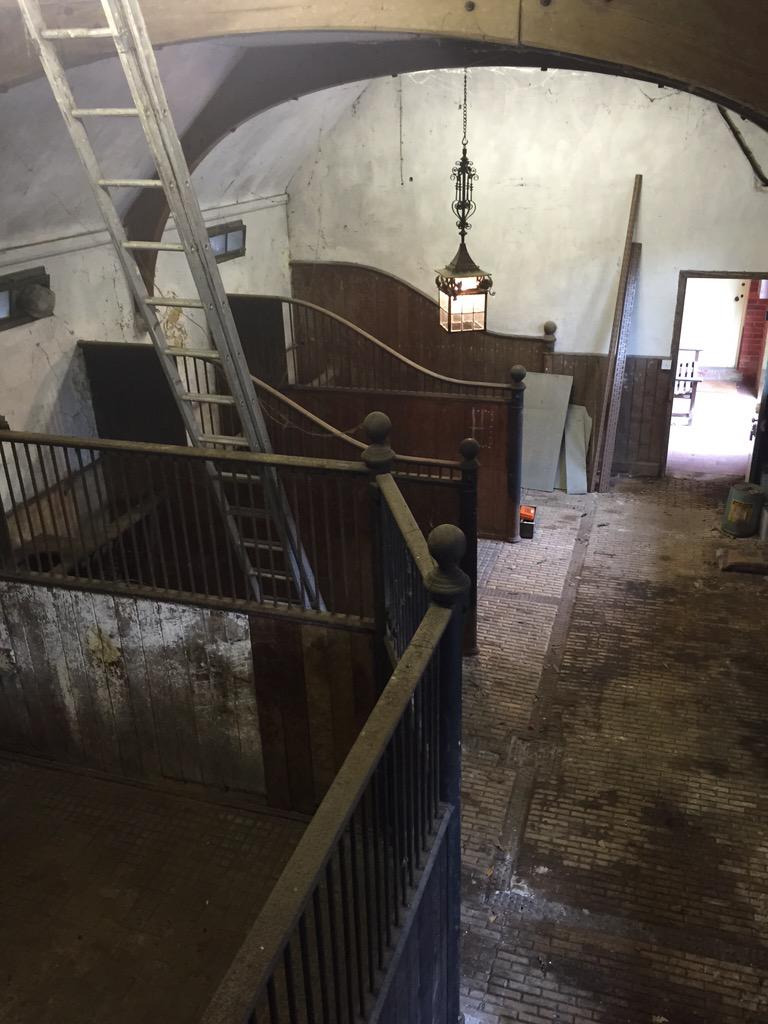 DanBoyes1's tweet photo. Could be an amazing project, stables and coach house built in 1875  @AlexandreBoyes_ http://t.co/yiNStYjc8a