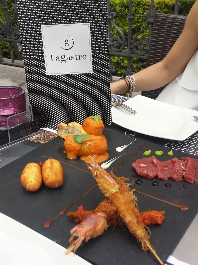 MiguelMR_23's tweet photo. @Lagastrodejaen y su degustación! Buen provecho y Feliz Viernes! http://t.co/xSUySyocZe