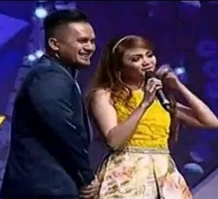 Nurchimiimochii's tweet photo. #flasback to #dacademy @saipulrina_Fans @saipul_jamil @Rina_Nose #SJRN #SAIRIN http://t.co/qNgb3YWdHl