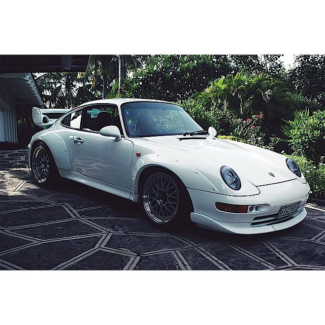OnlyCarrera's tweet photo. #InstaSize 993 GT2, begging to be driven in anger #porsche #porsche911 #classicporsche #supercar #getupanddrive #cm… http://t.co/O8KvY7VLTk