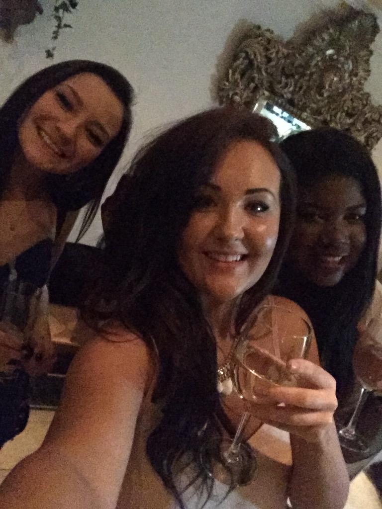RuthKx's tweet photo. Happy 21st @HannahMooreox have a good day 💃🏼💃🏼☺️ http://t.co/PlSfmuk86R