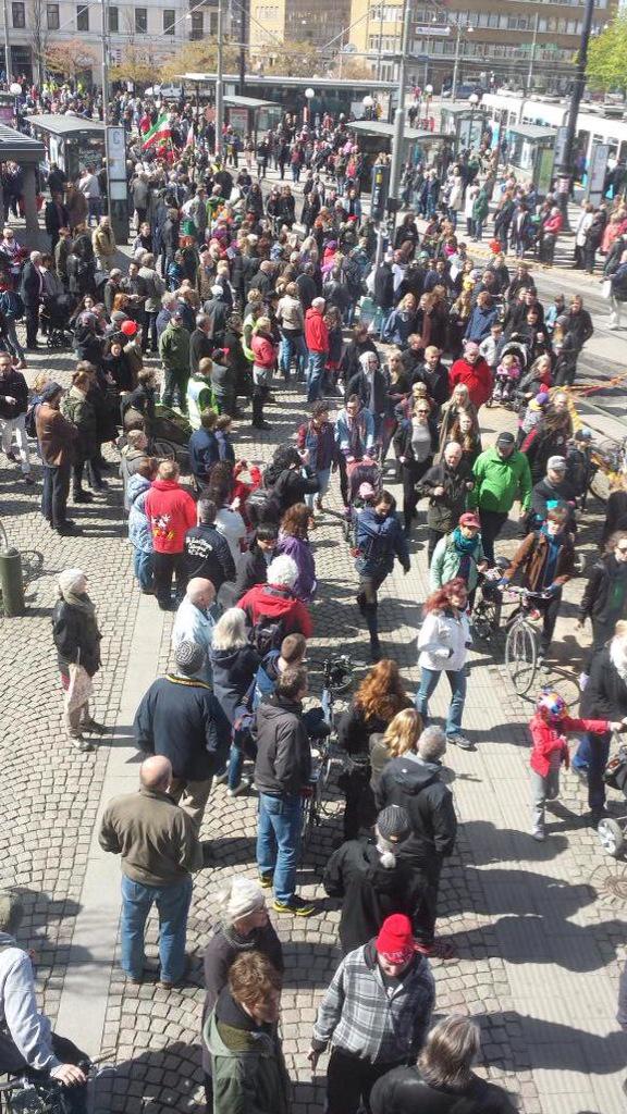 _Anonymous_swe_'s tweet image. #1amaj demonstrationstågen avlöser varandra på Järntorget, Göteborg! #gbgftw
