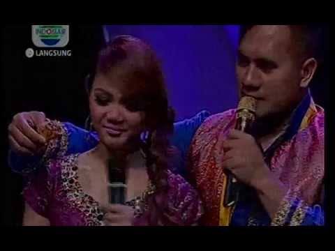 Nurchimiimochii's tweet photo. #flashback to #dacademy @saipulrina_Fans @saipul_jamil @Rina_Nose #SJRN #SAIRIN http://t.co/2cZJZ7nWWC