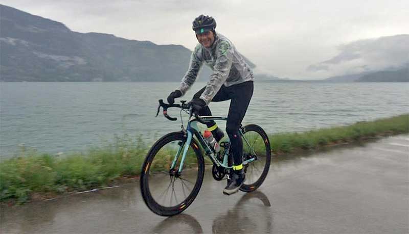 CompassionCH's tweet photo. Noch 3 h, dann hat er nonstop 24h Velo hinter sich. Für Kinder in Armut. Unterstütze Markus: http://t.co/xPM6o2idWs http://t.co/JFlYzHE9G3