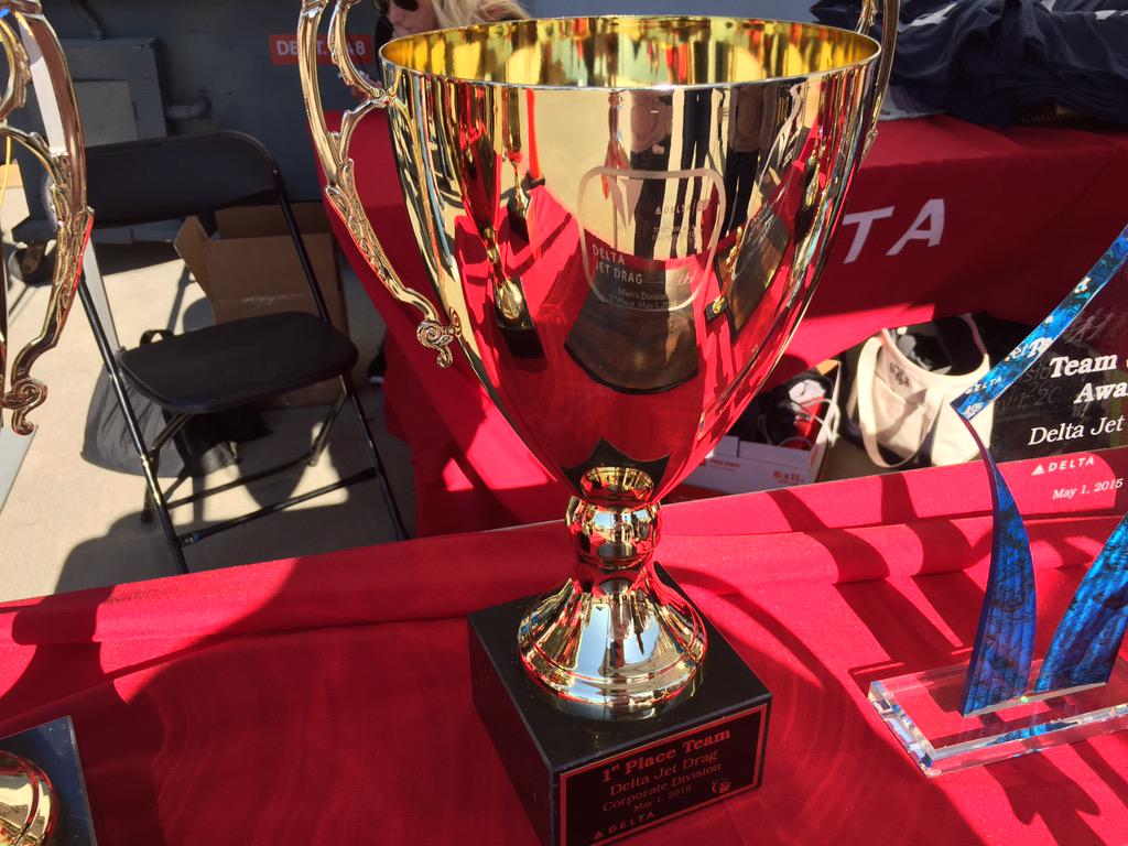 pizzainmotion's tweet photo. Will #GlobalHashtags win the corporate division of the @delta plane pull! Raising money to fight cancer! http://t.co/nqmzgYxpC2