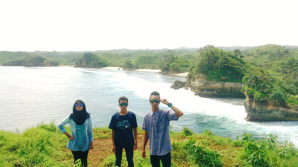 KurniawanDendik's tweet photo. Holiday !! #batubengkung @Unggultranggono @Dwi_jho @HennyFhera http://t.co/74C3mLuqsL