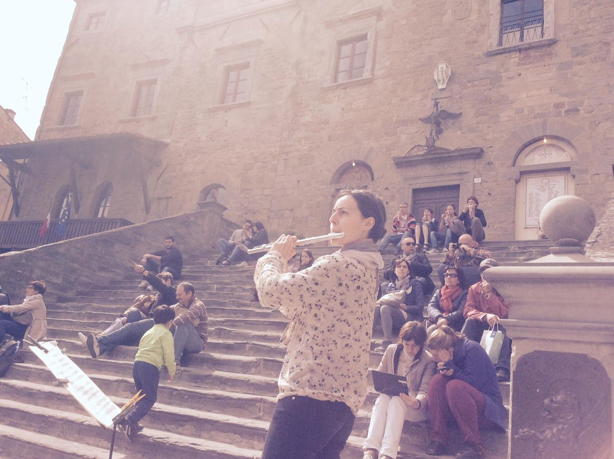 FattoriaLara's tweet photo. Piazza della Repubblica #primomaggio soave #cortonatwitter #invasionidigitali #cortonamoments #cortonart http://t.co/M1DVKchwfg