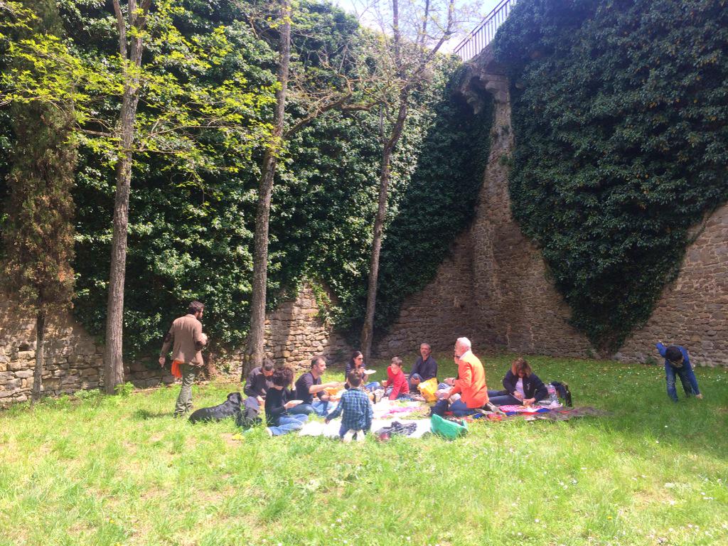 Girifalco_Fort's tweet photo. Qualcuno è venuto così in pace... Che si è accampato ben bene! #picnic in #fortezza a #Cortona #invasionidigitali http://t.co/LGH654eOyE