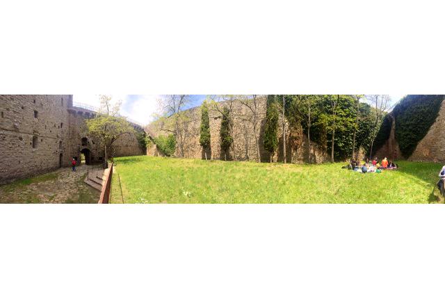 Girifalco_Fort's tweet photo. Qualcuno è venuto così in pace... Che si è accampato ben bene! #picnic in #fortezza a #Cortona #invasionidigitali http://t.co/LGH654eOyE