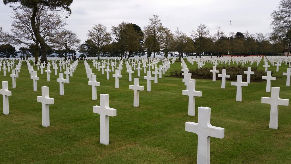 cwags28's tweet photo. US Cemetery in Normandy. A place of reverence and reflection for me after seeing the beaches and battlefields! http://t.co/9hOXsgK6wn