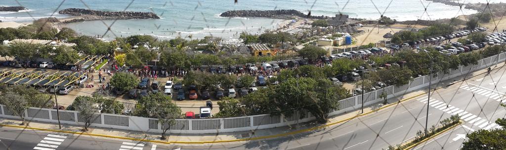 WilfredDPerez's tweet photo. En la cola para la marcha #FelizDiaDelTrabajador http://t.co/0XMrdRFQ00
