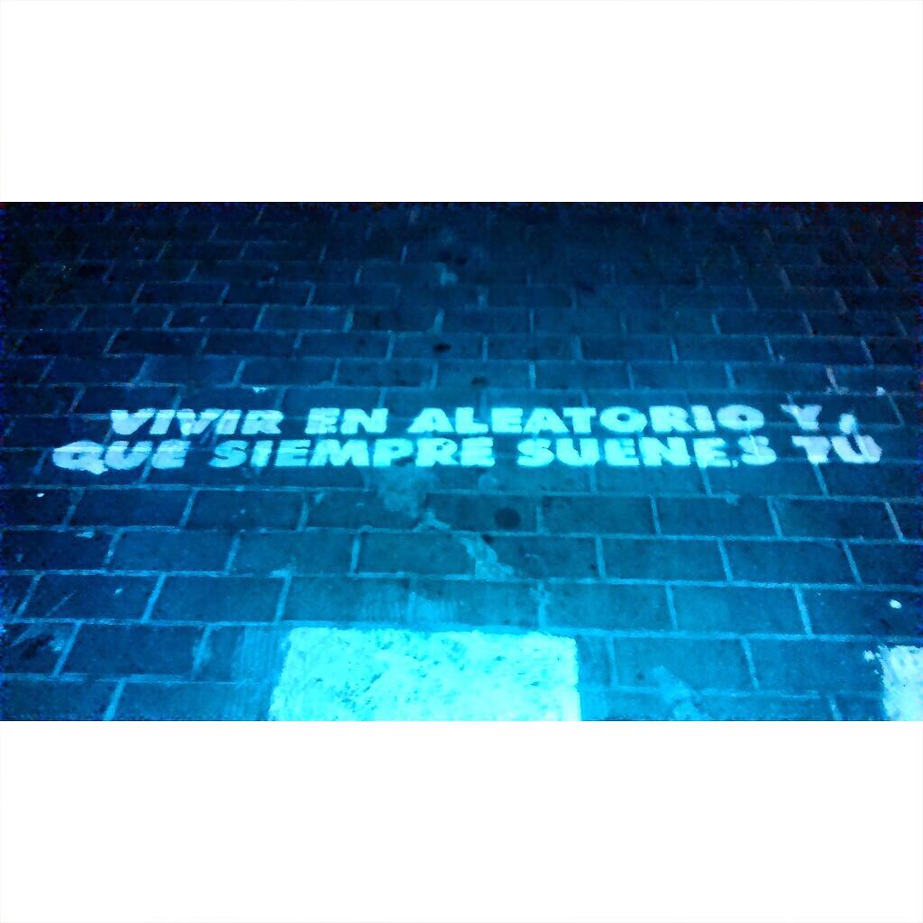 martitxxx's tweet photo. Vivir en aleatorio y,
Que siempre suenes tu http://t.co/dSfEktDw88