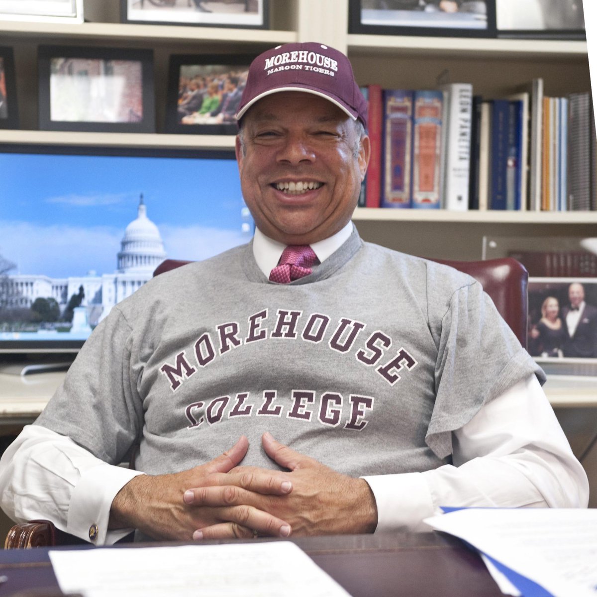 DHSgov's tweet photo. Happy #CollegeSigningDay from proud @Morehouse alum Secretary Jeh Johnson! #ReachHigher http://t.co/rYYwu3nLKt