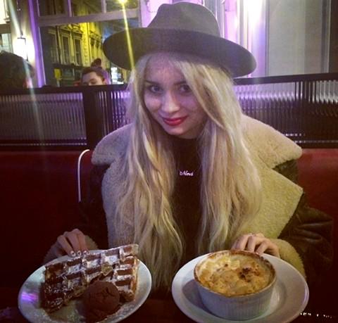 codii3's tweet image. Nina con comida... Es lo mas hermoso.