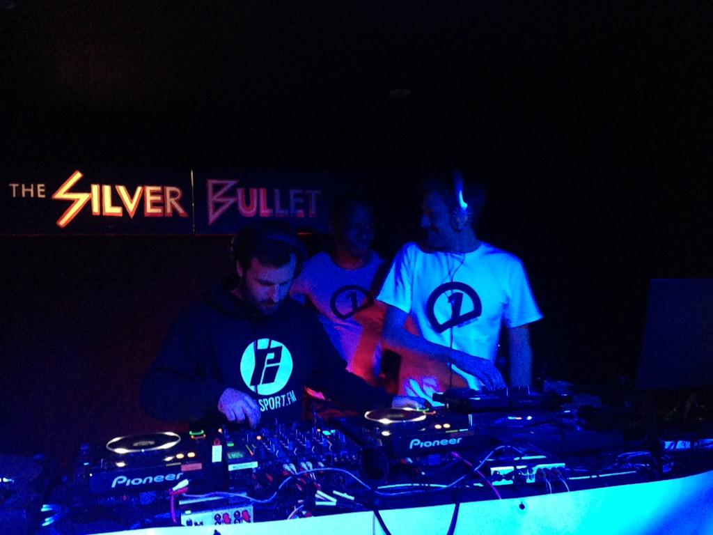 thisiskixx's tweet photo. #big #route1audio #myteam! http://t.co/aoUsOlAQTH