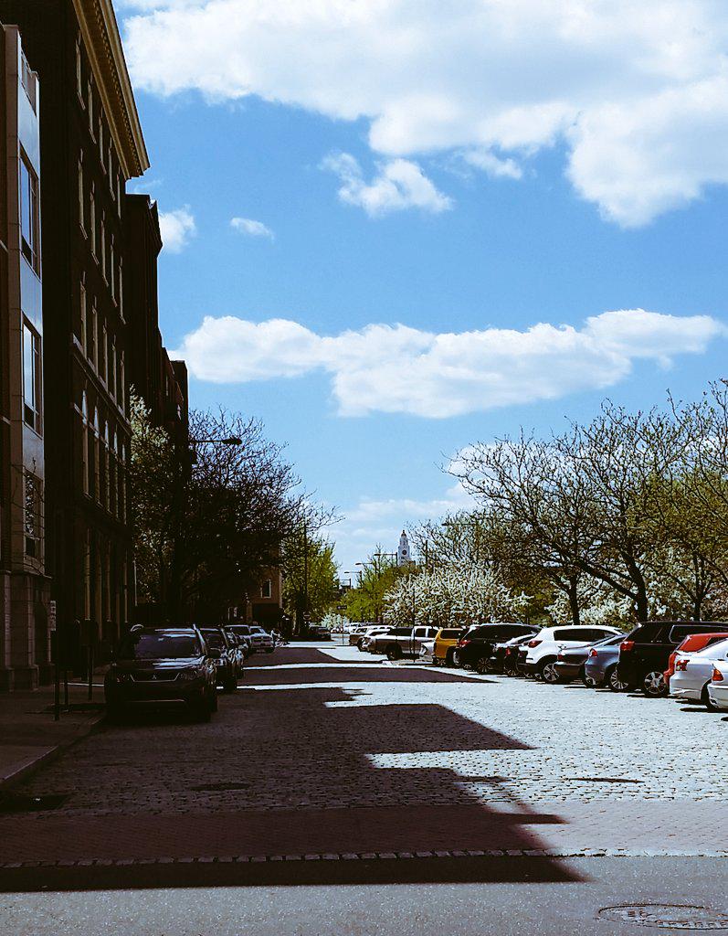 davidquadrini's tweet image. I love looking at all the diff ways a bldg meets the street. #urbanpatterns