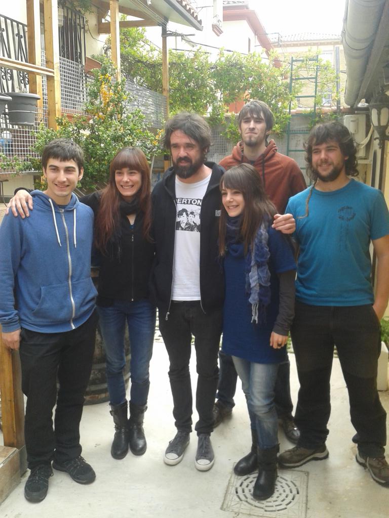 Gorka urbizuk euskararen aldeko CDan parte hartuko du ere. Akort taldearen abesti batekin lagundu digu. Superklase!