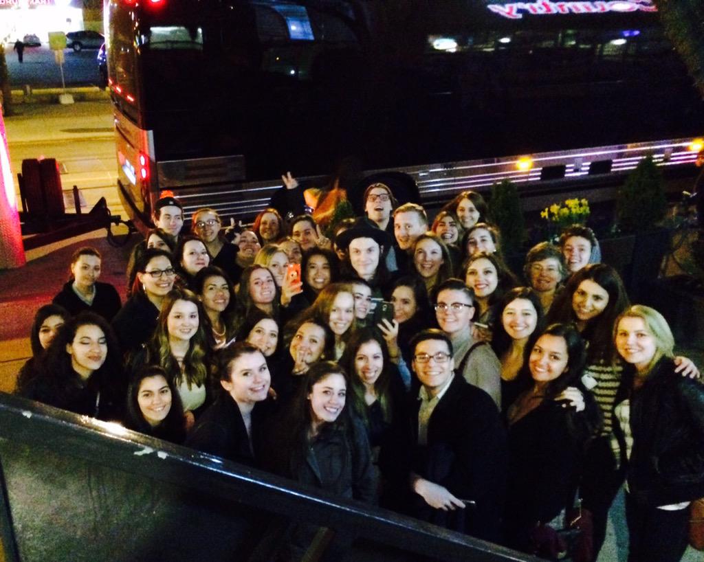 JamesBayMusic's tweet photo. Toronto gang outside after the show. See you again soon! XO http://t.co/lJx6B12wGG
