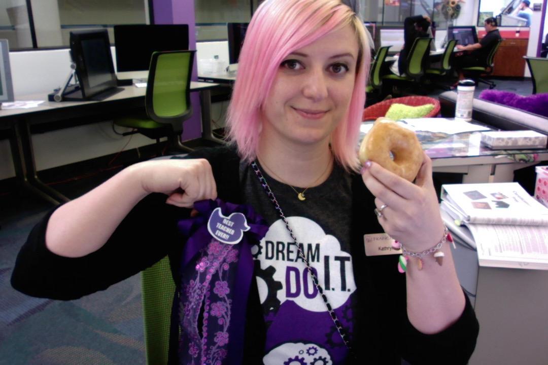 KDCreativeTech's tweet photo. I knew we had the best students, but they claim we are the best teachers! Add bows &amp; donuts I guess I can't argue! :D http://t.co/xu4BrmbNrE