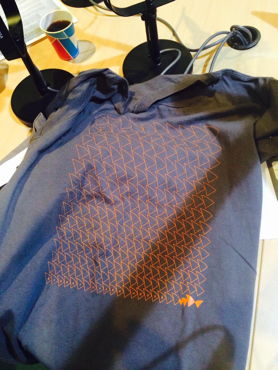 avivircaracol's tweet photo. #UnColombianoPorAhí con Ricardo Gutiérrez arquitecto emprendedor, nos comparte sus diseños de camisetas en Australia. http://t.co/C9zHHqn2WL
