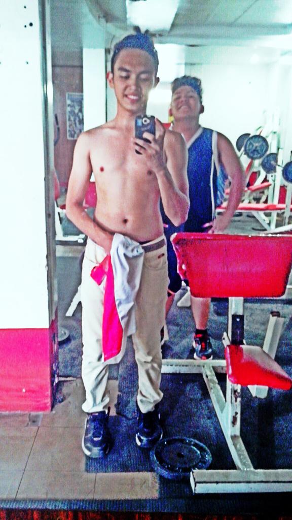 jeroskii's tweet photo. Gym mate @badzmoako #medyolateupload http://t.co/gmJFnJvXH2