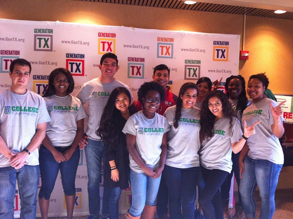 SPGenTX's tweet image. College Signing Day with our gentxperts! #GenTXDay