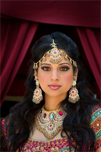 hitchedcoin's tweet photo. Have you picked your bridal jewelry yet? We find the meanings behind the different types http://t.co/AKn4GMY5Gp http://t.co/h9BMvFZ71h