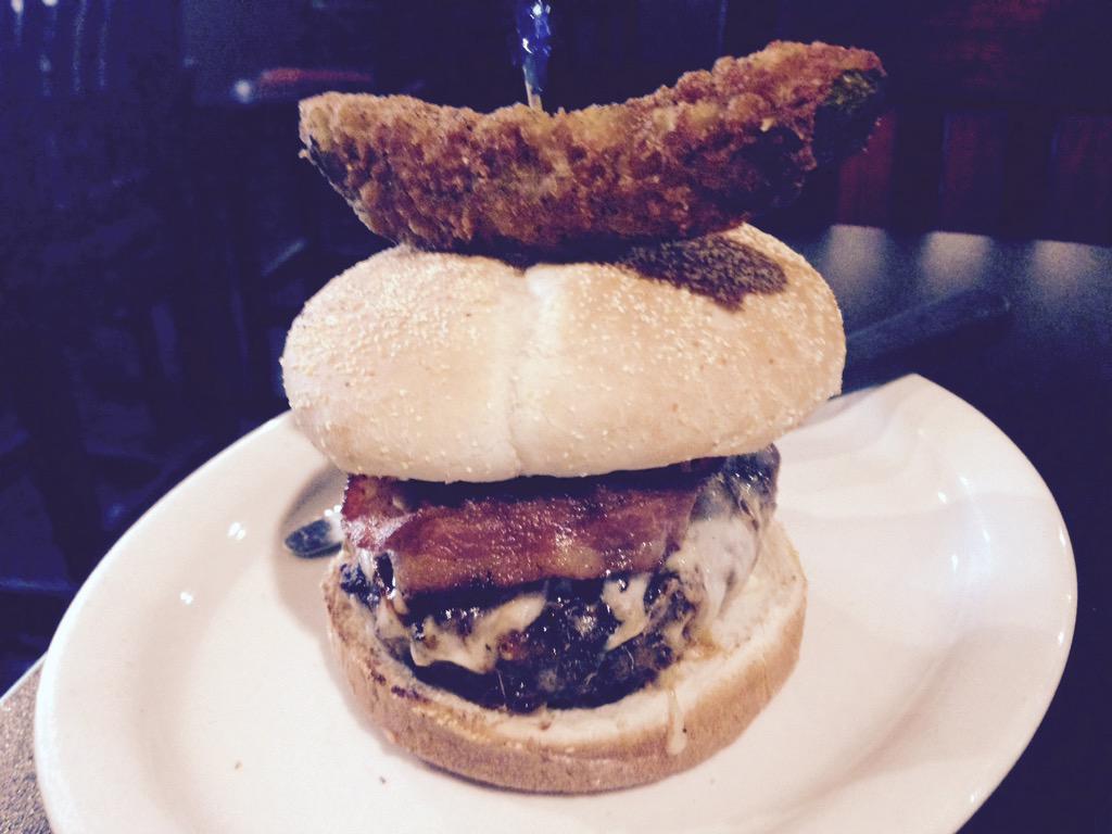 3milesteak's tweet photo. Smokey Mountain Burger today.. $10.99 with one side. Oh my yummy! http://t.co/APL9rtCGrr