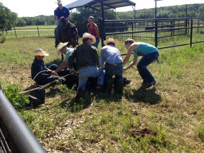 BuffaloHump56's tweet photo. Missed this good one. The whole team!  #springroundup #comancheridge http://t.co/S93MO2Uod2