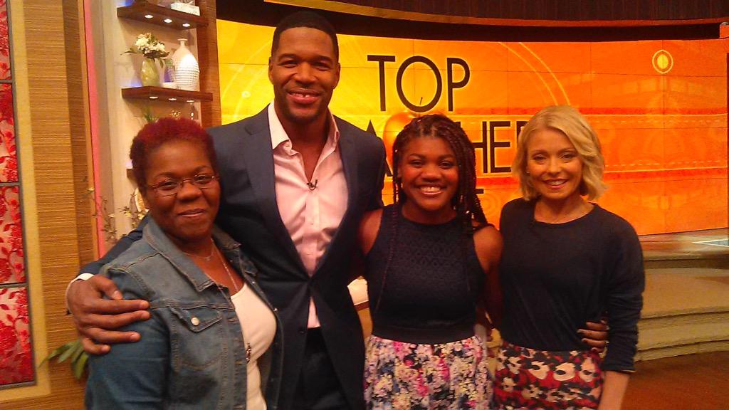iamtyannajones's tweet photo. Thank you for tuning in I loved performing for you guys @KellyandMichael thank you for having me! http://t.co/gi78SbxbdK