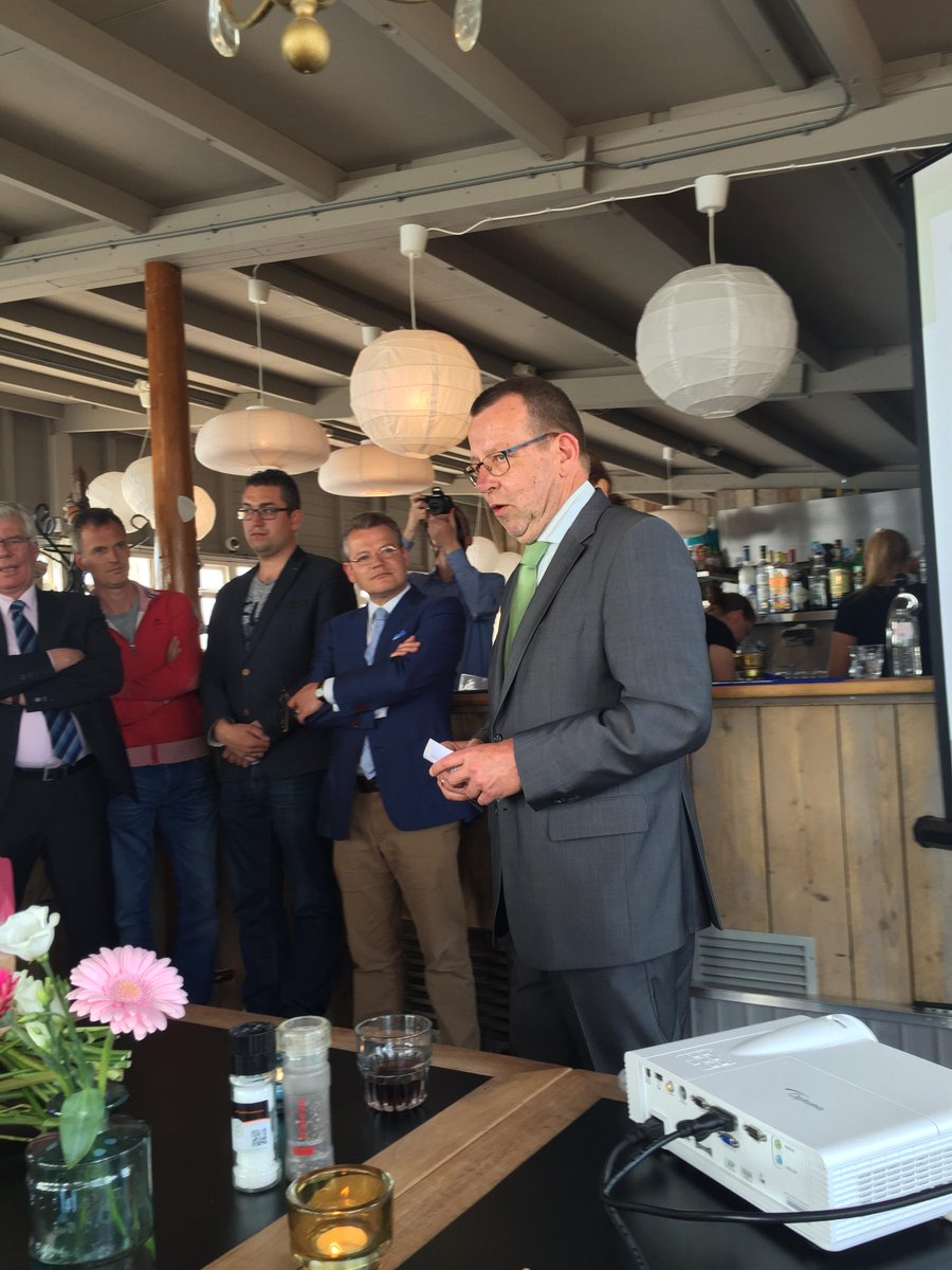 LoosdrechtsTerr's tweet photo. Wethouder Theo Reijn heet iedereen welkom bij drie mijlpalen voor het #loosdrechtsterras http://t.co/czssuBFp43
