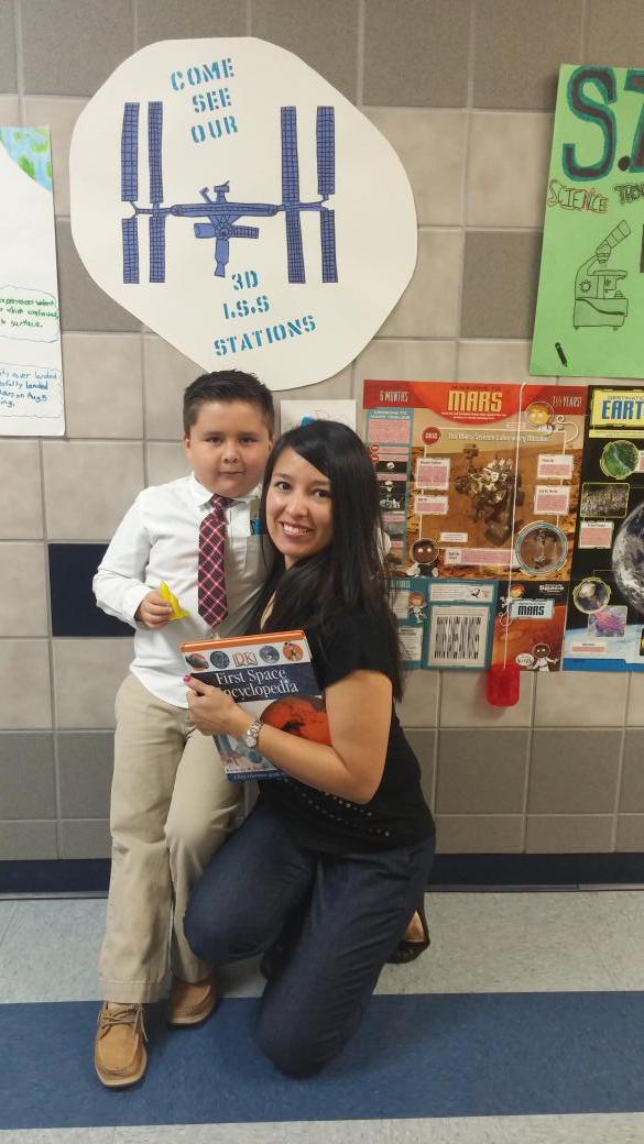 Julieta5togrado's tweet photo. Proud Mom of a future rocket engineer! His sec choice:⚾@3dinthelibrary @NASA @shaylarivera #STEMArlington @remynsees http://t.co/WBRJf7Ewr6