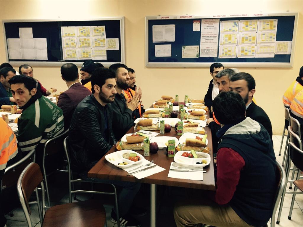 Yanında,birlikte olabilmektir bayram...
Sofrayı paylaşabilmektir...

<a href="/AKGENCFATIH/">اسير شوق ❤️</a> ile birlikte #Akgencler1Mayista