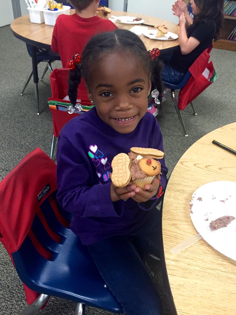 GACKOsborne's tweet photo. Puppy cupcakes #kindergarten cafe #pet week #gacelem #GACK5Osborne http://t.co/qKD0MXvEKn