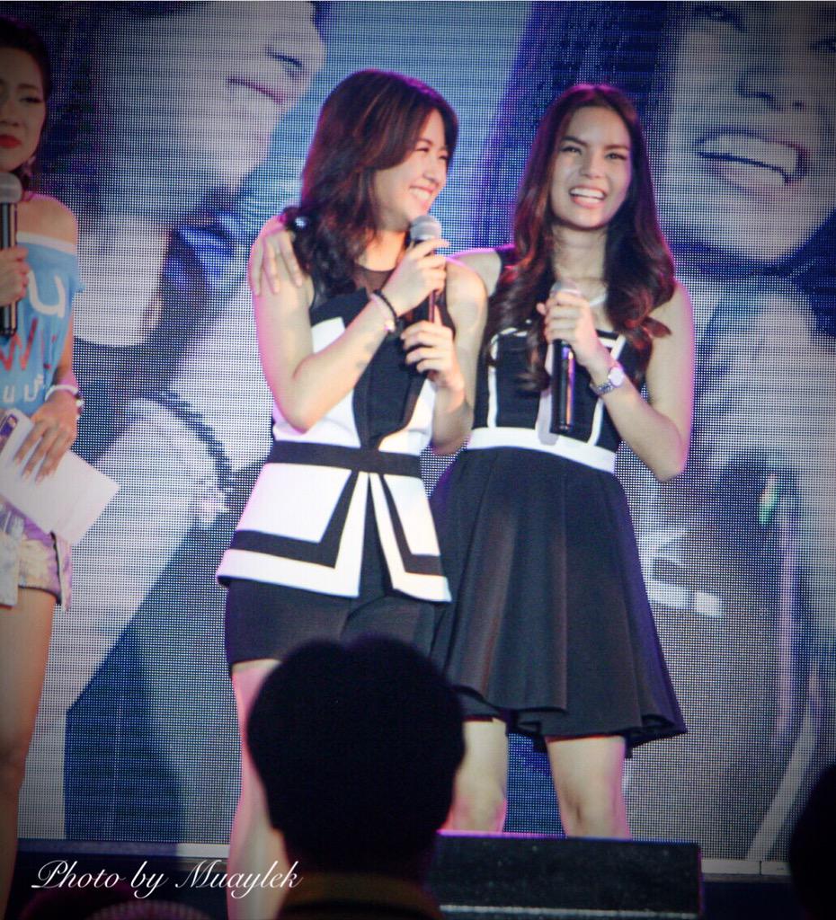 wmlaum_'s tweet photo. Cr.muayleknp : อีกคนนึงบอกอีกคนสวย อีกคนนึงบอกอีกคนน่ารักจ้าาาา #หญิงเกรซ #เกรซหญิง #thestar11 http://t.co/RVxA6iQQ8W