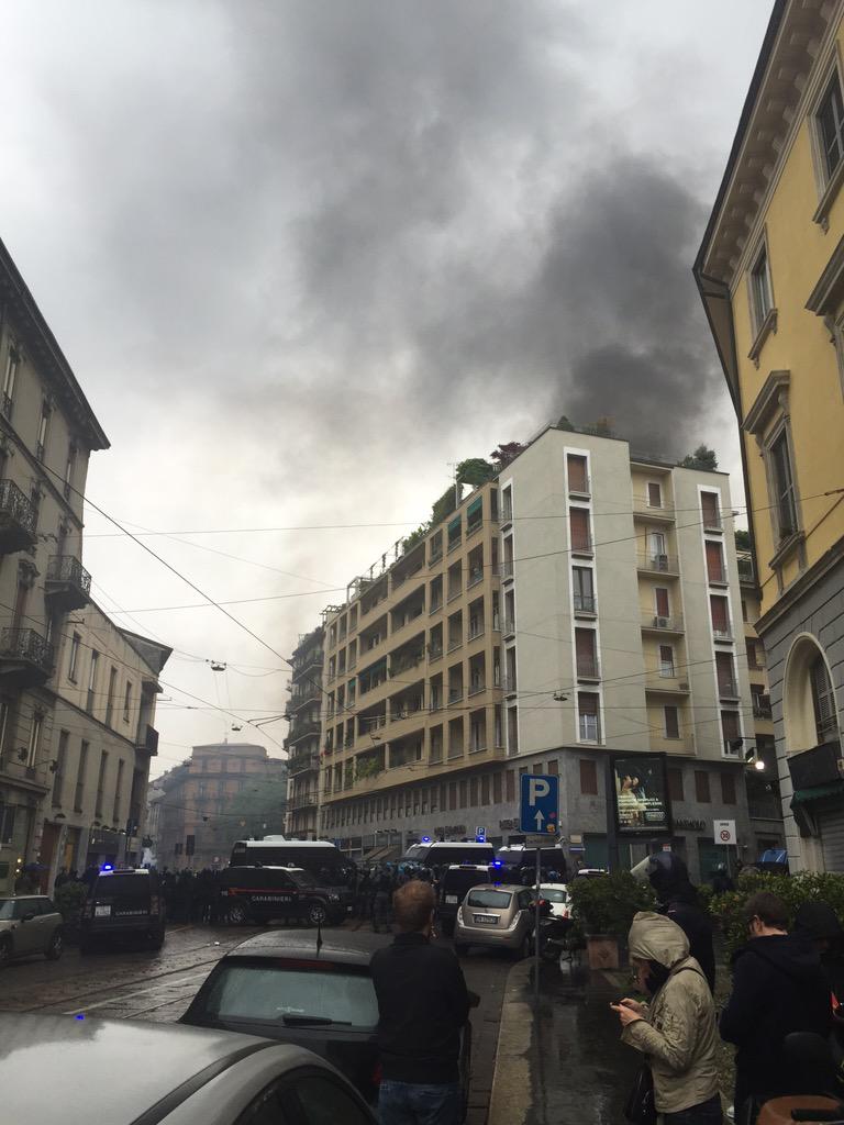 giadaborioli's tweet photo. Macchine in fiamme in Cadorna. #MayDay http://t.co/tg2y5bNnBW