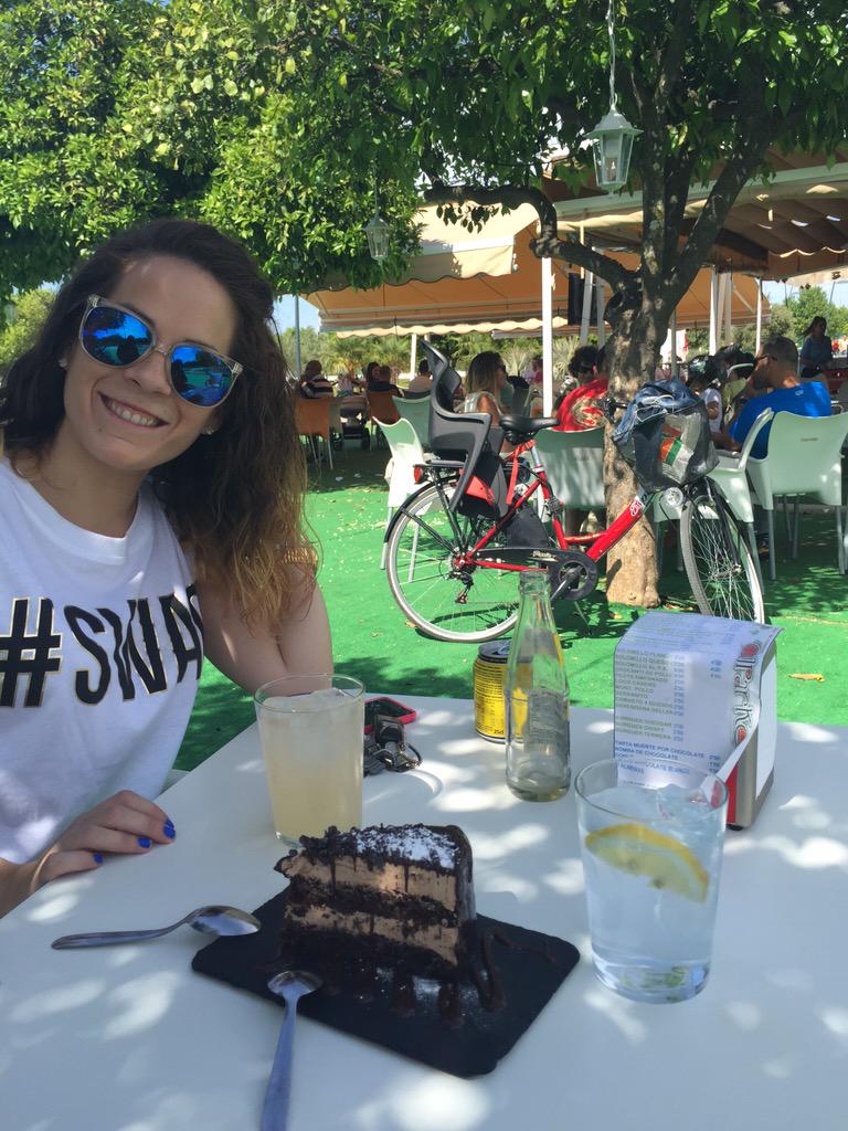 Sinosuk's tweet photo. Muerte por chocolate y copita, el mejor plan aquí en @TAPERIAalparke http://t.co/DvFPZwxpNq