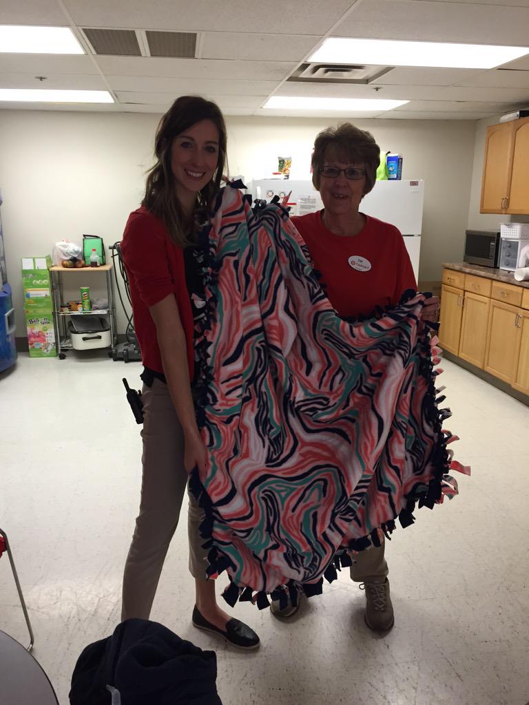 breanne_moody's tweet photo. Tie blankets at #t68!! #R100DOS #D102GivesBack http://t.co/XcUcgzXTSQ