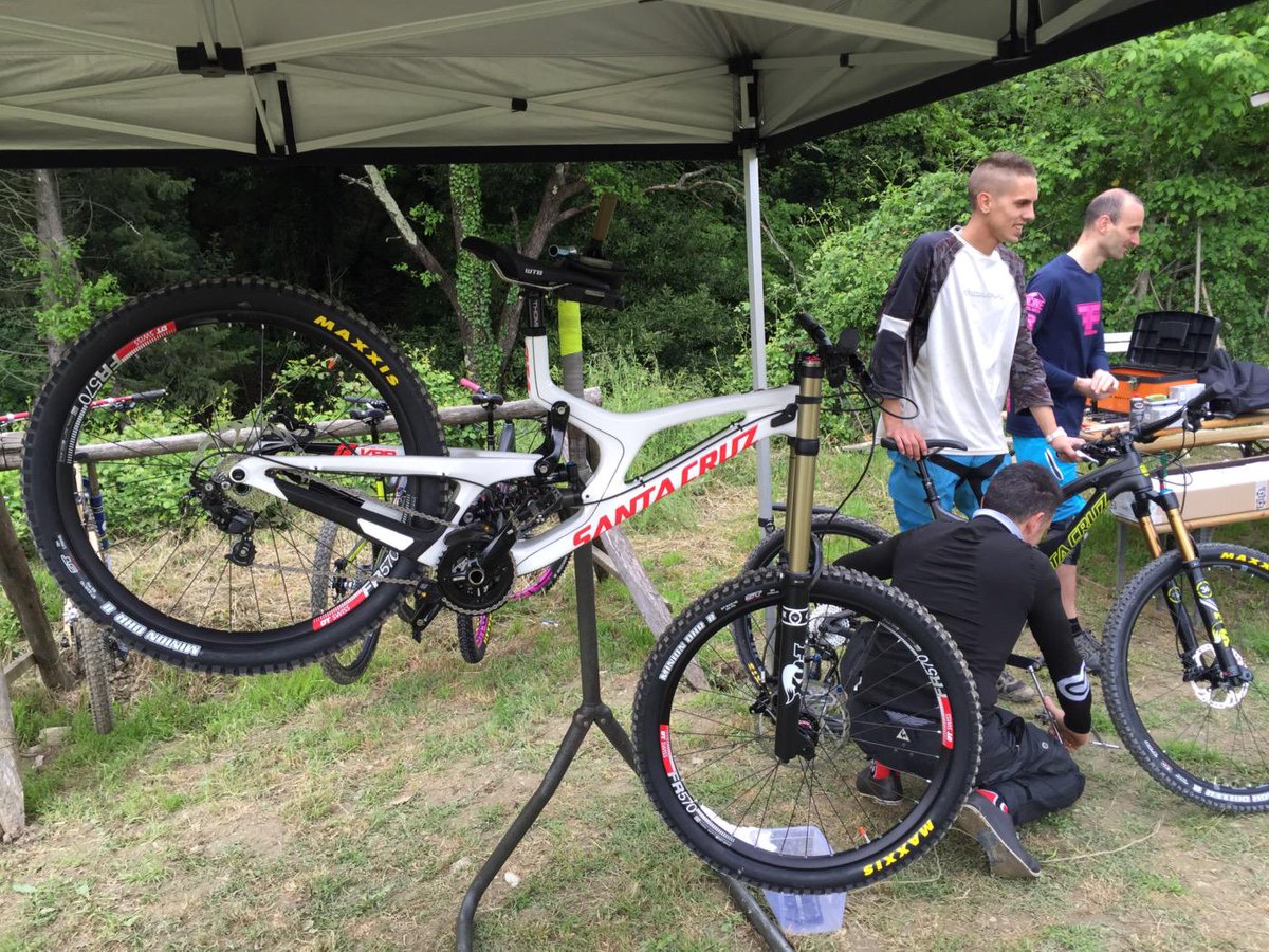 firenzefreeride's tweet photo. Oggi primo Test Santacruz  perfetto!
Bici Ripartite! Prossimo test 24 Maggio! http://t.co/4W25Y4Dwqj