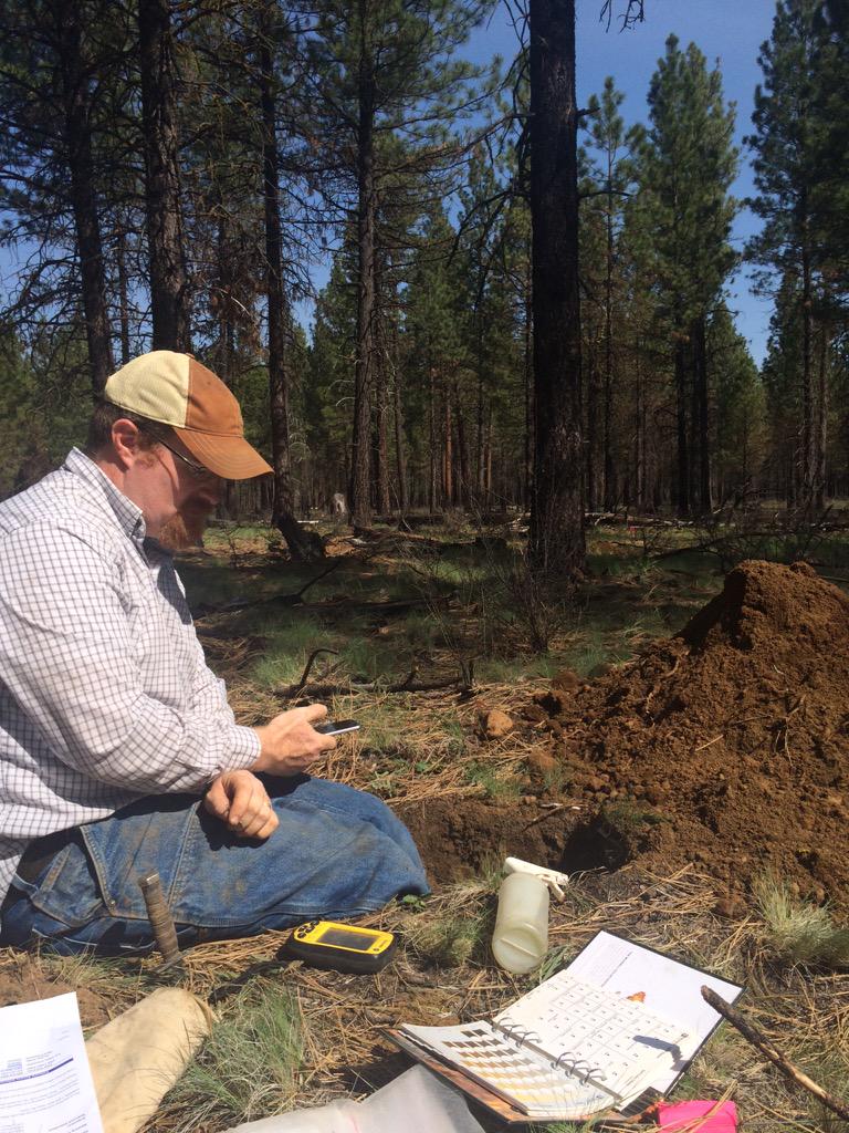 catena_jones's tweet photo. Thanks to @VerizonWireless #soil #scientists can now take conference calls in the field! http://t.co/mF6GobYPct