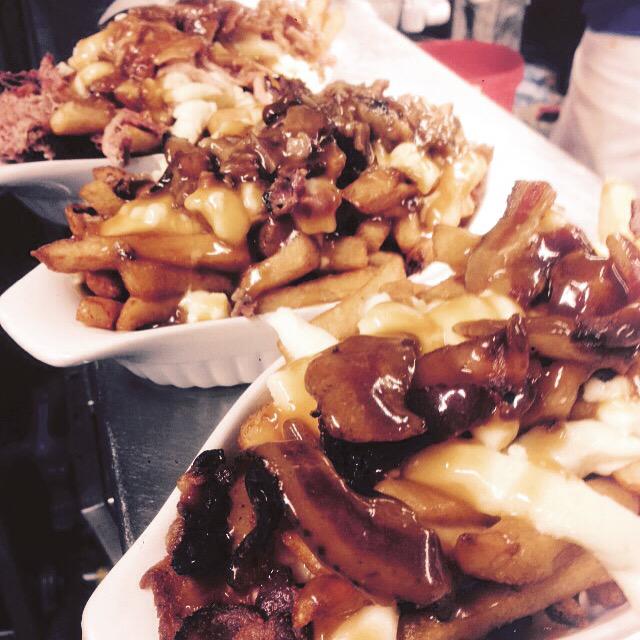 montrealpoutine's tweet photo. Poutine du matin Journée sans faim!
#poutine #poutinearmy http://t.co/R2maUBCnHe