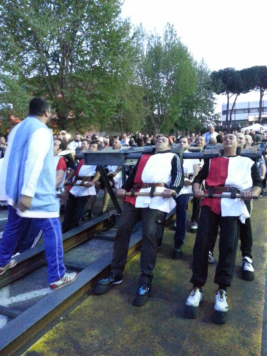 Agrifiera's tweet photo. I Risentiti di Vecchializia battono i Risollevati di Pont' a Serchio #giocodelponte di #Pontasserchio #Agrifiera15 http://t.co/YsrigEeLt2