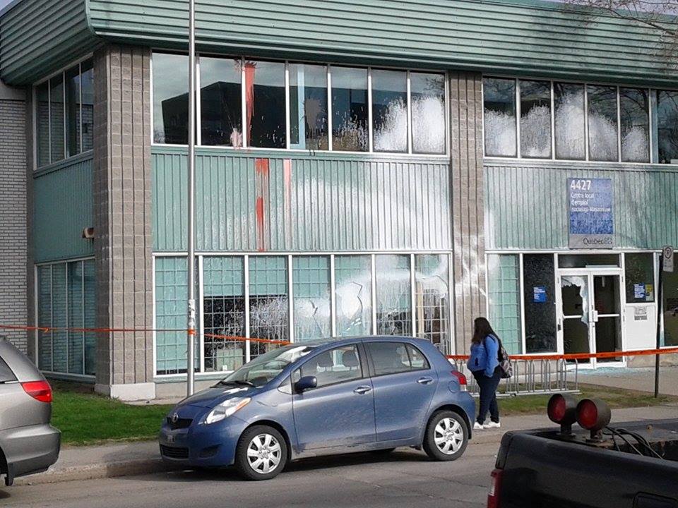 tvanouvelles's tweet photo. Hochelaga-Maisonneuve | Un édifice gouvernemental vandalisé http://t.co/84p1ZiApwO #MonTopo http://t.co/aA33sqIuTf