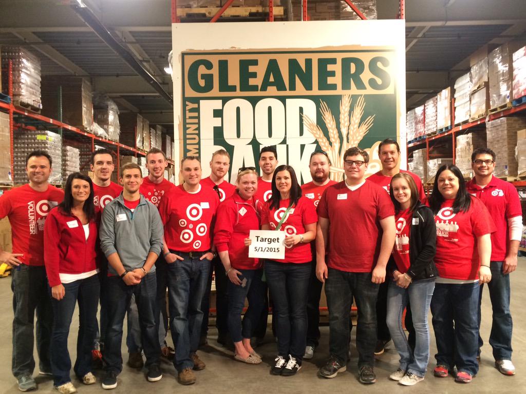 JGuidoux's tweet image. Target team helping out @Gleaners in Detroit! #R100DayofService