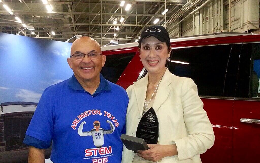 UCrossroads's tweet photo. #ArlingtonSTEM @utarlington @ArlingtonISD @GM_Latino @VistaspKarbhari UTA Administrator receives GM STEM ServiceAward http://t.co/CkdleobxJC