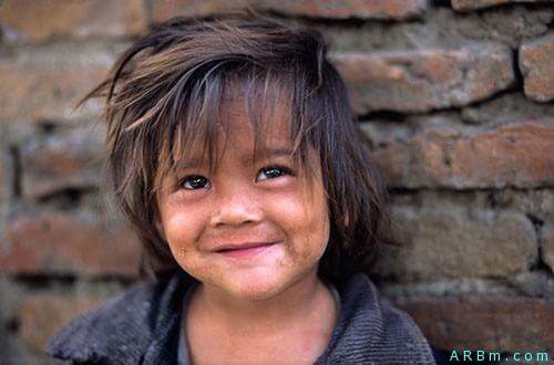 من السوك شاعر اجة..
جايب قصيدة وياه..
بس كال عاش الخبز..
صاحو الفقرة الله..الله