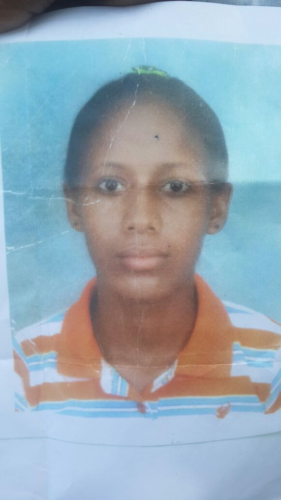 Telenoticiasrd's tweet photo. Familiares de joven Estefani Almonte de 22 años están desesperados porque llevan 18 días sin saber de su paradero. http://t.co/COJfWJCJNf