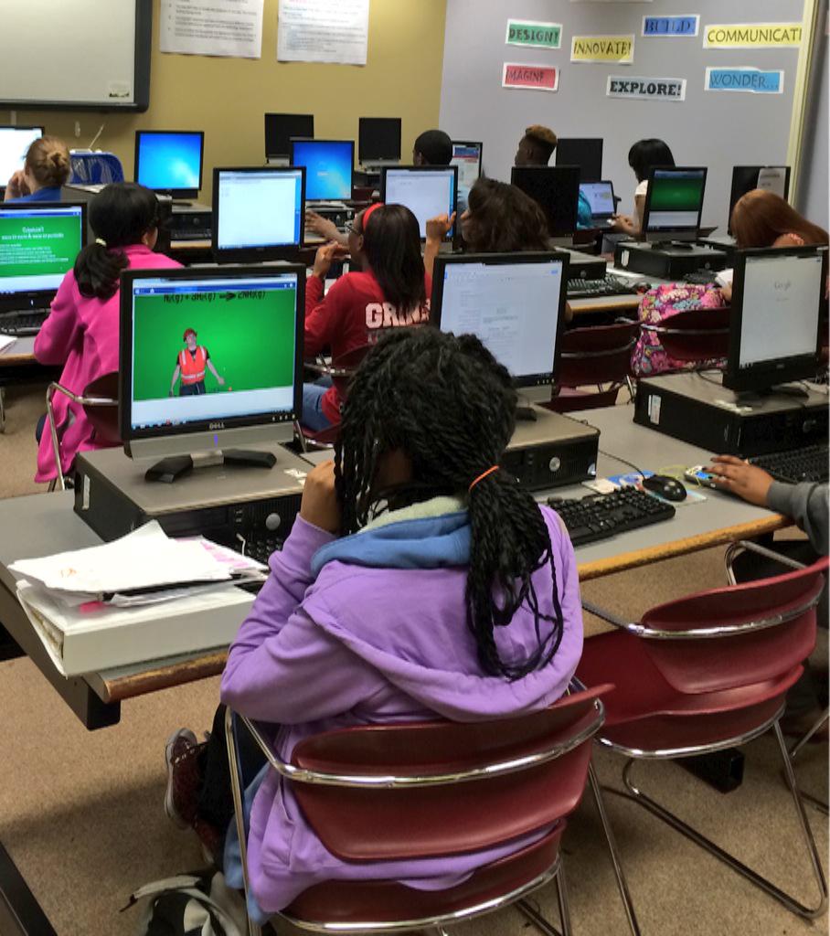 LibrarySVHS's tweet photo. Projects, papers, and tests, oh my! We are all working hard in the library this morning! #jefcoed @michelleLjefco http://t.co/zBlsmHdSn5