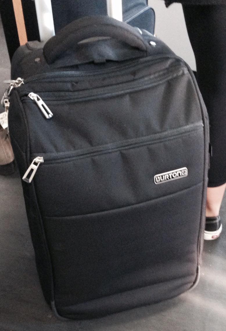 intolerant_cook's tweet photo. Why was this burton bag ok and I had to check mine? Annoyed at TSA SFO http://t.co/XWDmS8Xf1Z